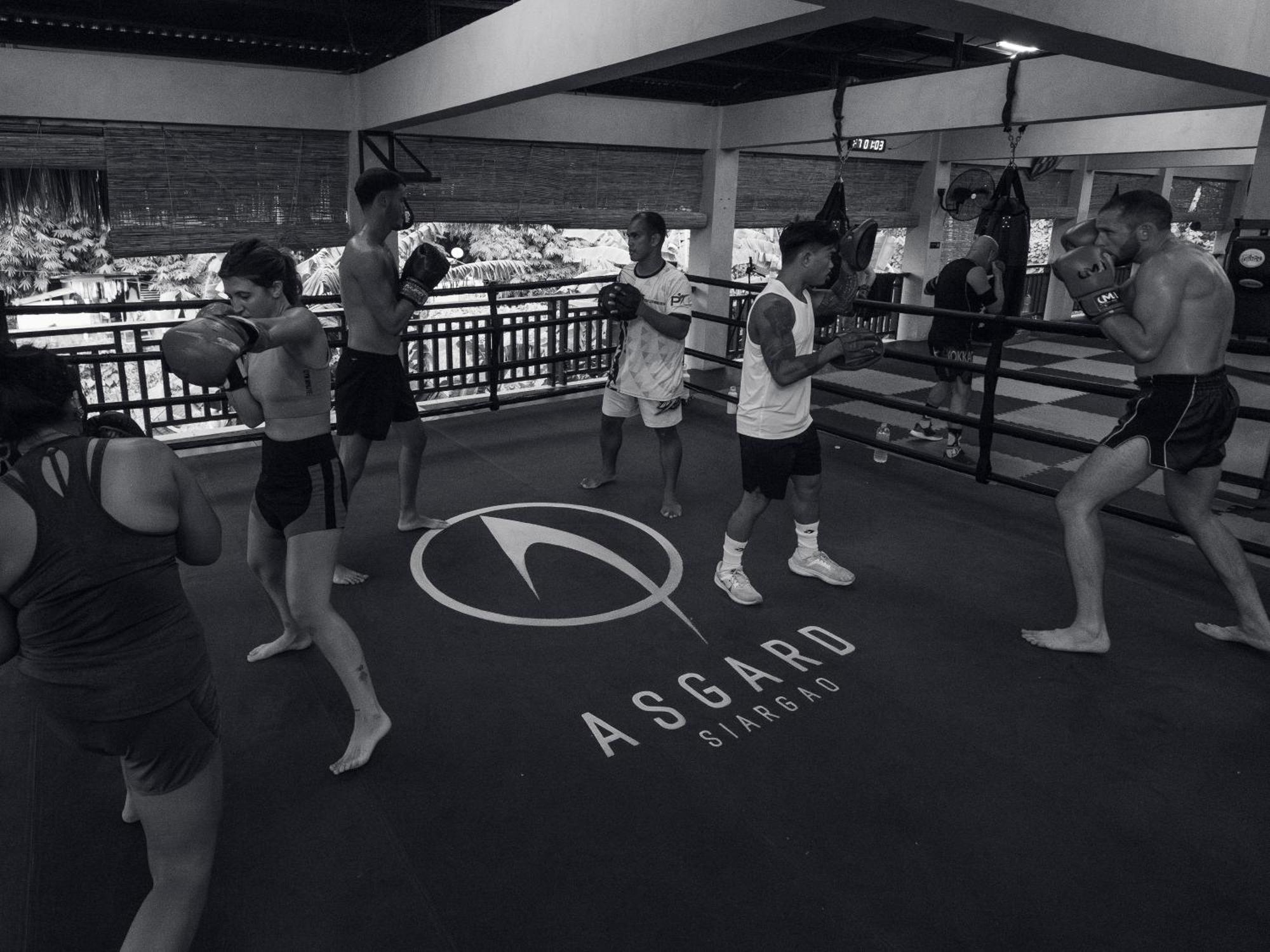 Asgard Resort & Mma Gym General Luna  Esterno foto