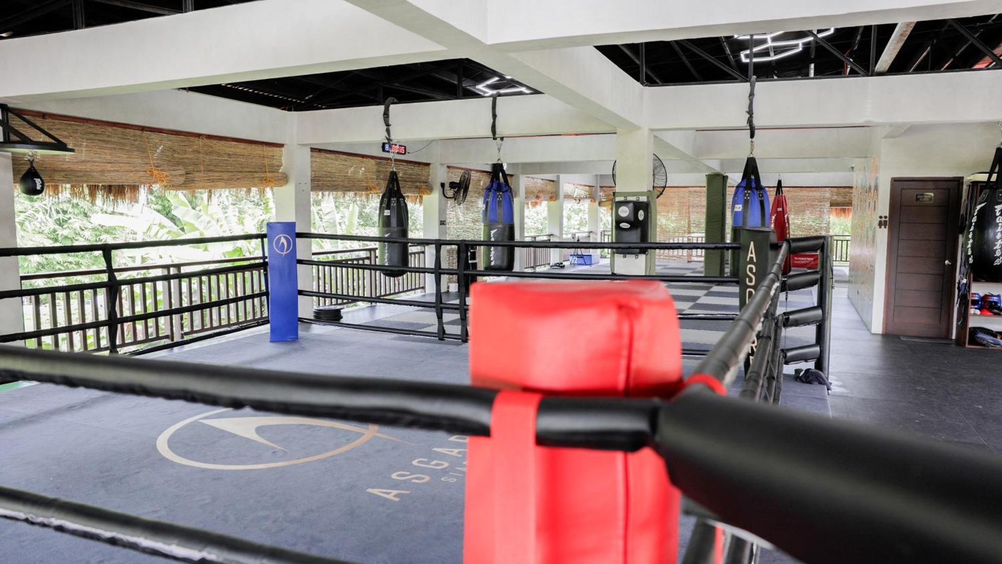 Asgard Resort & Mma Gym General Luna  Esterno foto